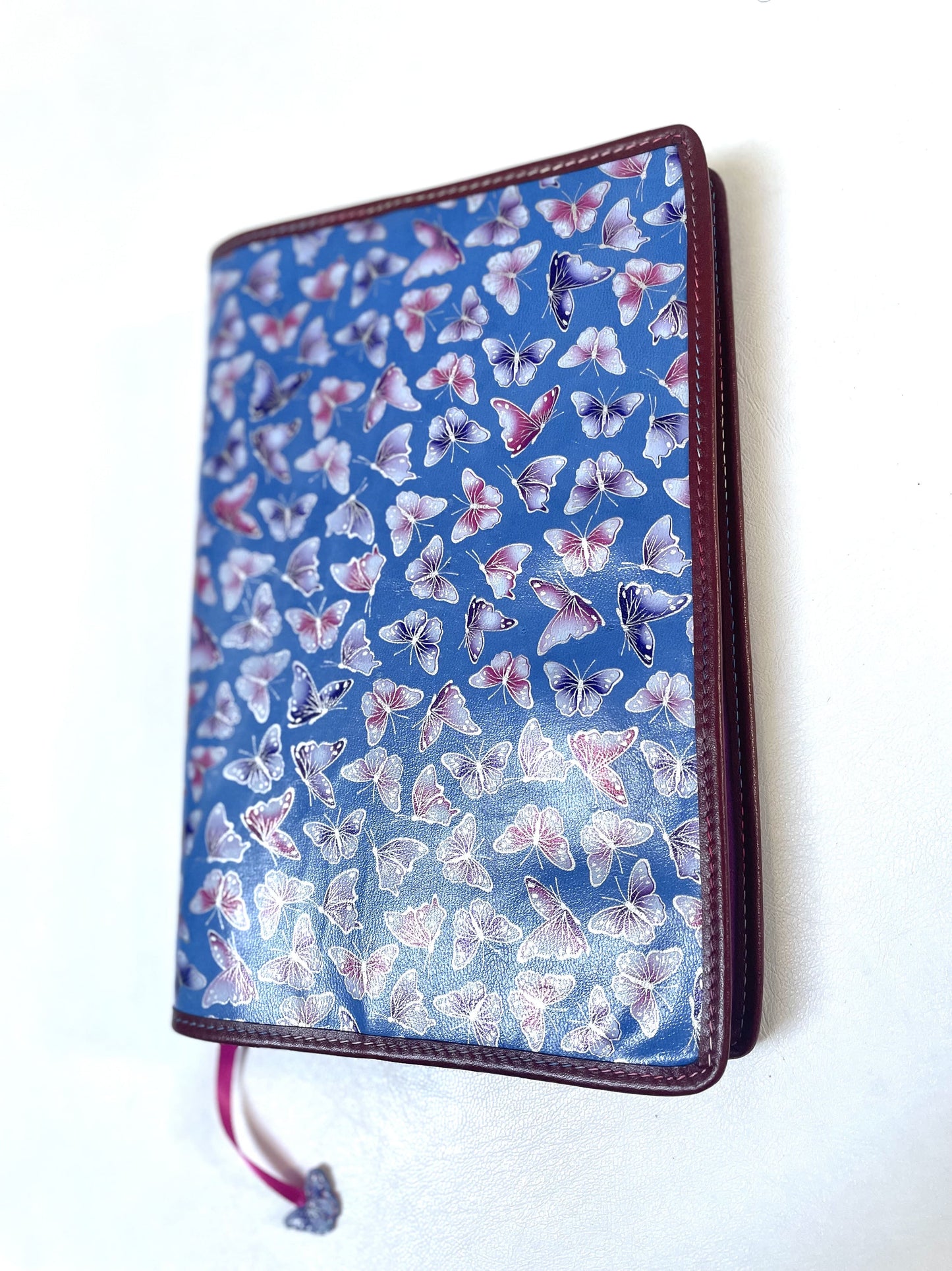 Capa  de proteção de livros em pele